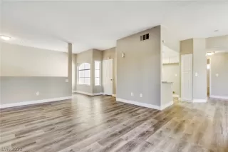 Photo #3: 2406315 Listing 