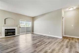 Photo #5: 2406315 Listing 