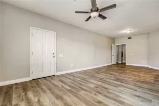 Photo #3: 2406319 Listing 