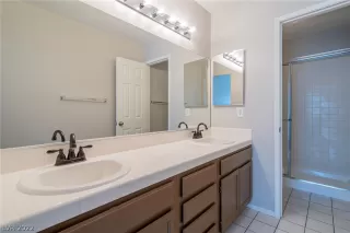 Photo #3: 2406347 Listing