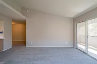 Photo #4: 2406347 Listing