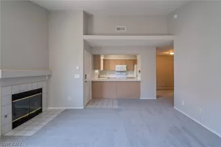 Photo #5: 2406347 Listing