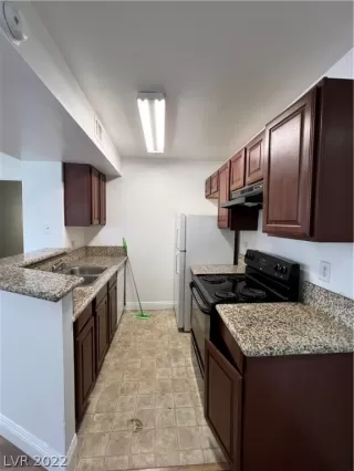 Photo #6: 2406387 Listing