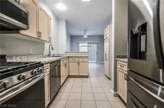 Photo #6: 2406396 Listing 