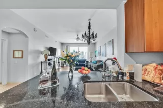 Photo #5: 2406460 Listing