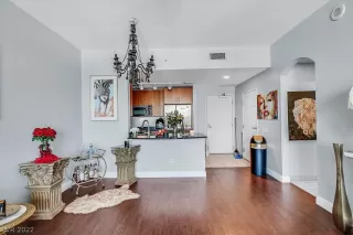 Photo #6: 2406460 Listing