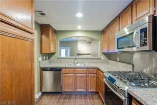 Photo #1: 2406468 Listing