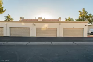 Photo #4: 2406468 Listing