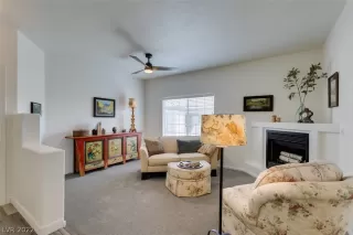 Photo #3: 2406472 Listing