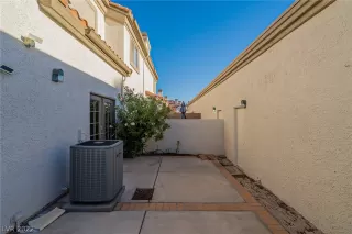 Photo #4: 2406480 Listing 