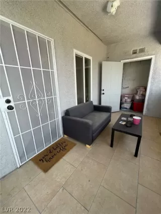 Photo #4: 2406561 Listing