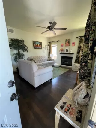 Photo #5: 2406561 Listing