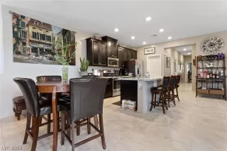 Photo #3: 2406567 Listing