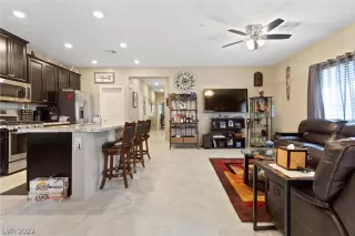 Photo #4: 2406567 Listing