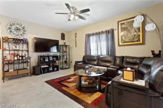 Photo #5: 2406567 Listing