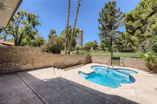 MLS: 2406584 Condo For Sale