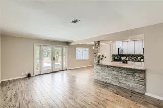 Photo #3: 2406584 Listing 