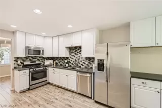 Photo #6: 2406584 Listing 