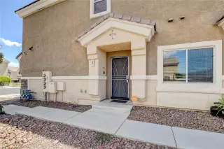 Photo #3: 2406589 Listing