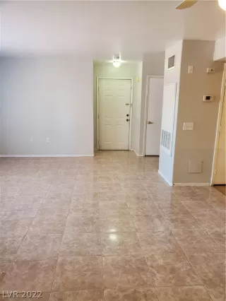 Photo #4: 2406618 Listing 