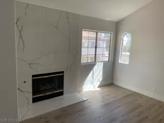 Photo #5: 2406659 Listing 