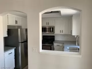 Photo #6: 2406659 Listing 