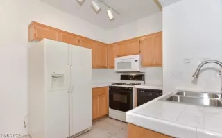 Photo #5: 2406675 Listing 