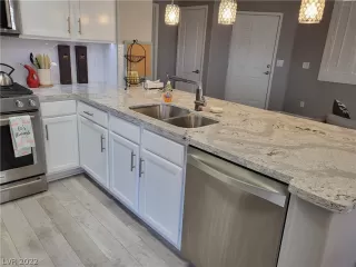 Photo #4: 2406684 Listing 