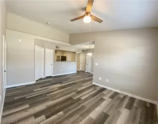 Photo #3: 2406711 Listing