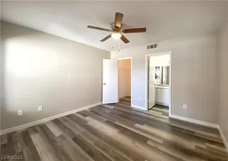 Photo #5: 2406711 Listing