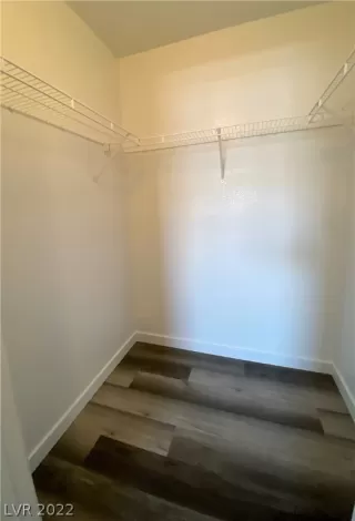 Photo #6: 2406711 Listing