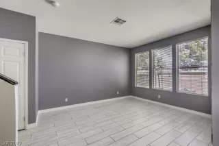 Photo #3: 2406729 Listing