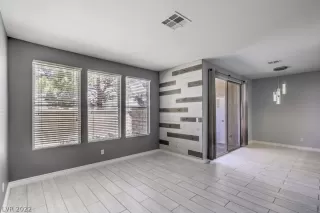 Photo #4: 2406729 Listing