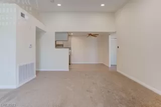 Photo #3: 2406745 Listing 