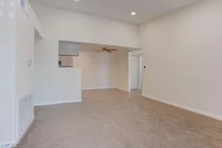 Photo #4: 2406745 Listing 