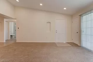 Photo #5: 2406745 Listing 