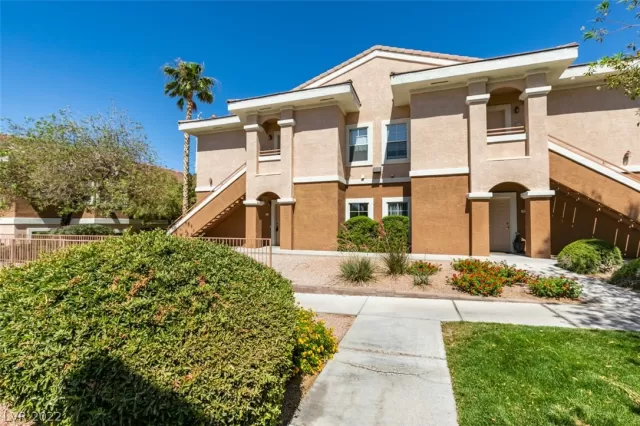 MLS: 2406762 Condo For Sale