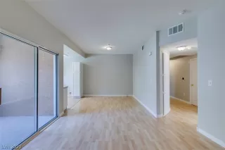 Photo #4: 2406762 Listing