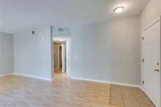 Photo #5: 2406762 Listing