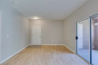 Photo #6: 2406762 Listing