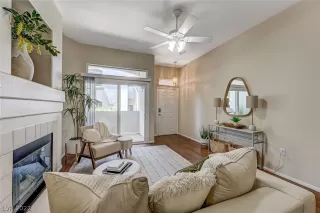 Photo #6: 2406785 Listing 