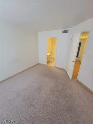Photo #6: 2406792 Listing 