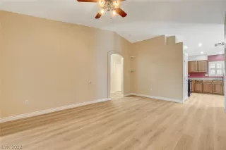 Photo #3: 2406833 Listing