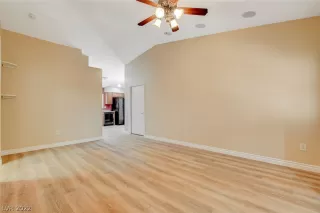 Photo #4: 2406833 Listing