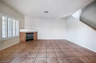 Photo #5: 2406863 Listing 