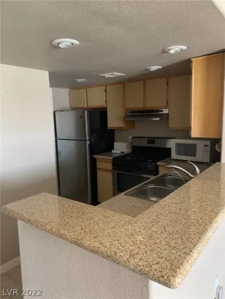 Photo #6: 2406889 Listing 