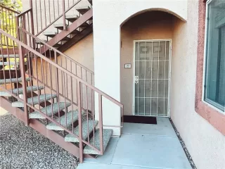 Photo #3: 2406912 Listing 
