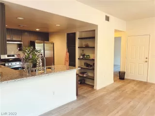 Photo #5: 2406912 Listing 