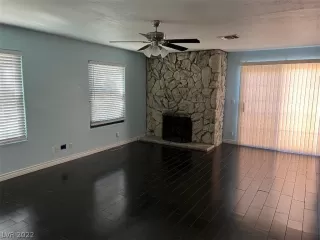 Photo #3: 2406932 Listing 