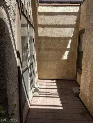 Photo #4: 2406932 Listing 